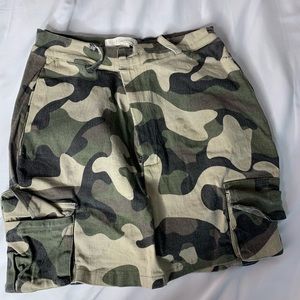 FASHIONNOVA - CAMO SKIRT